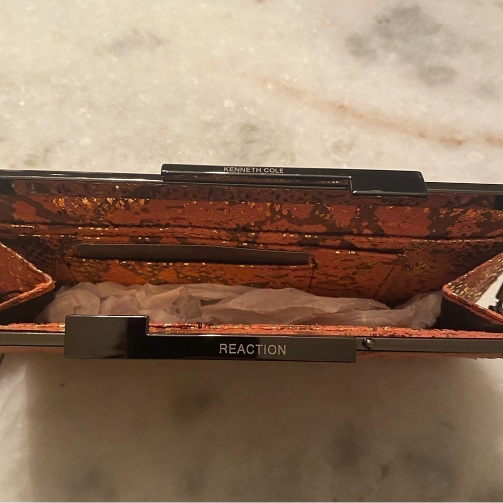 Kenneth Cole Reaction Clutch Wallet - Picture 5 of 6
